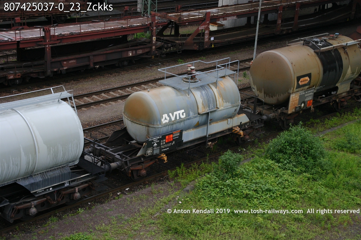 807425037-0_23_Zckks.jpg
